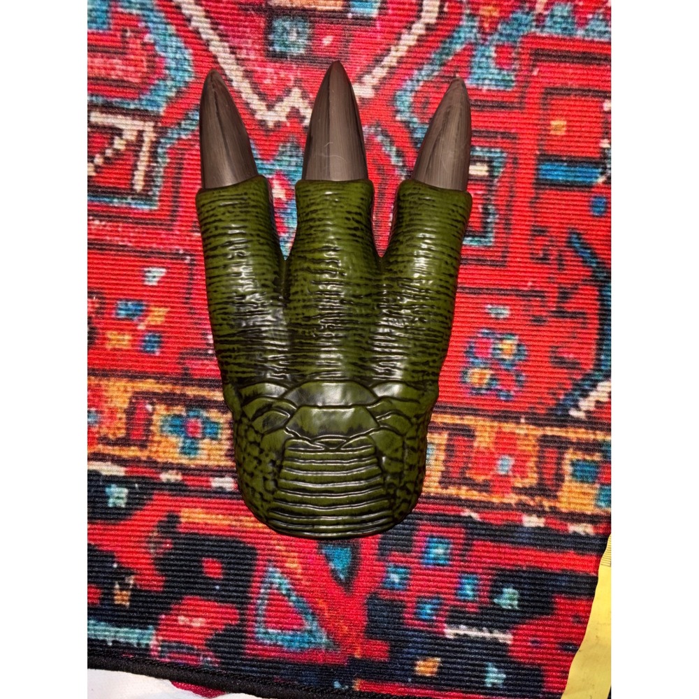 Jurassic World Dinosaur Claw Green Raptor Talon Costume Accessory Toy Hand Prop